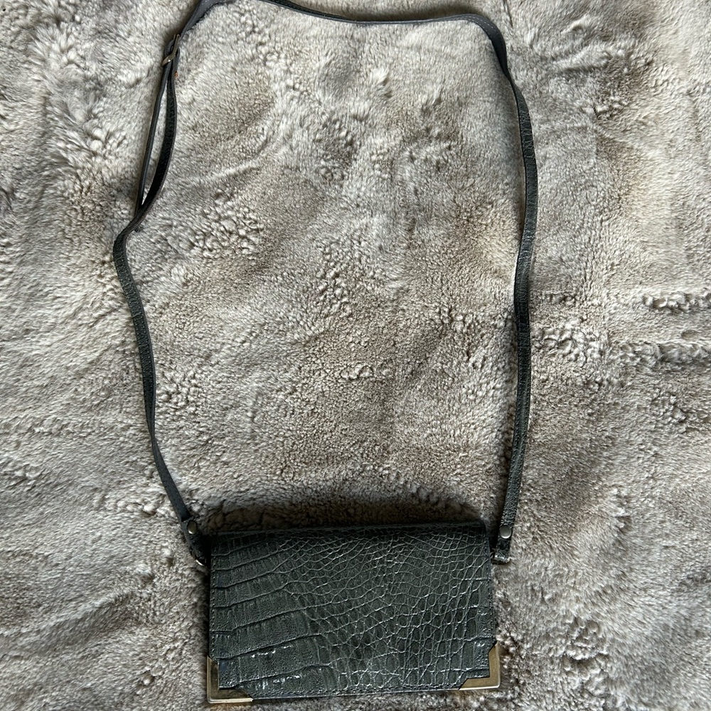 Green crocodile leather crossbody bag 💼
